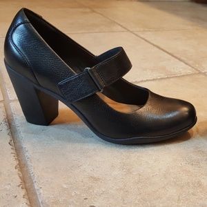 Clarks Artisan black women's leather shoes